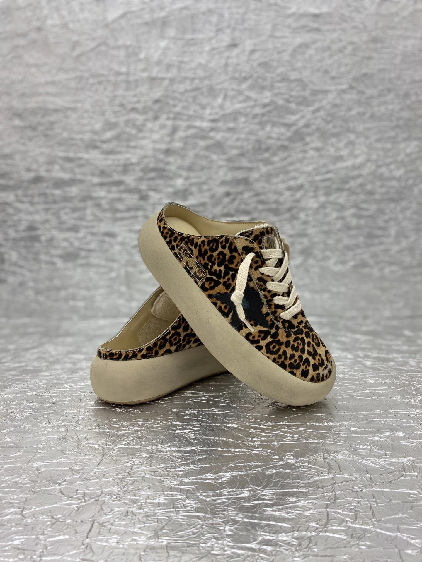 OOBB-- 6642 GWF00383.F003331.81472 Space cowhide item:E-X362J2908T